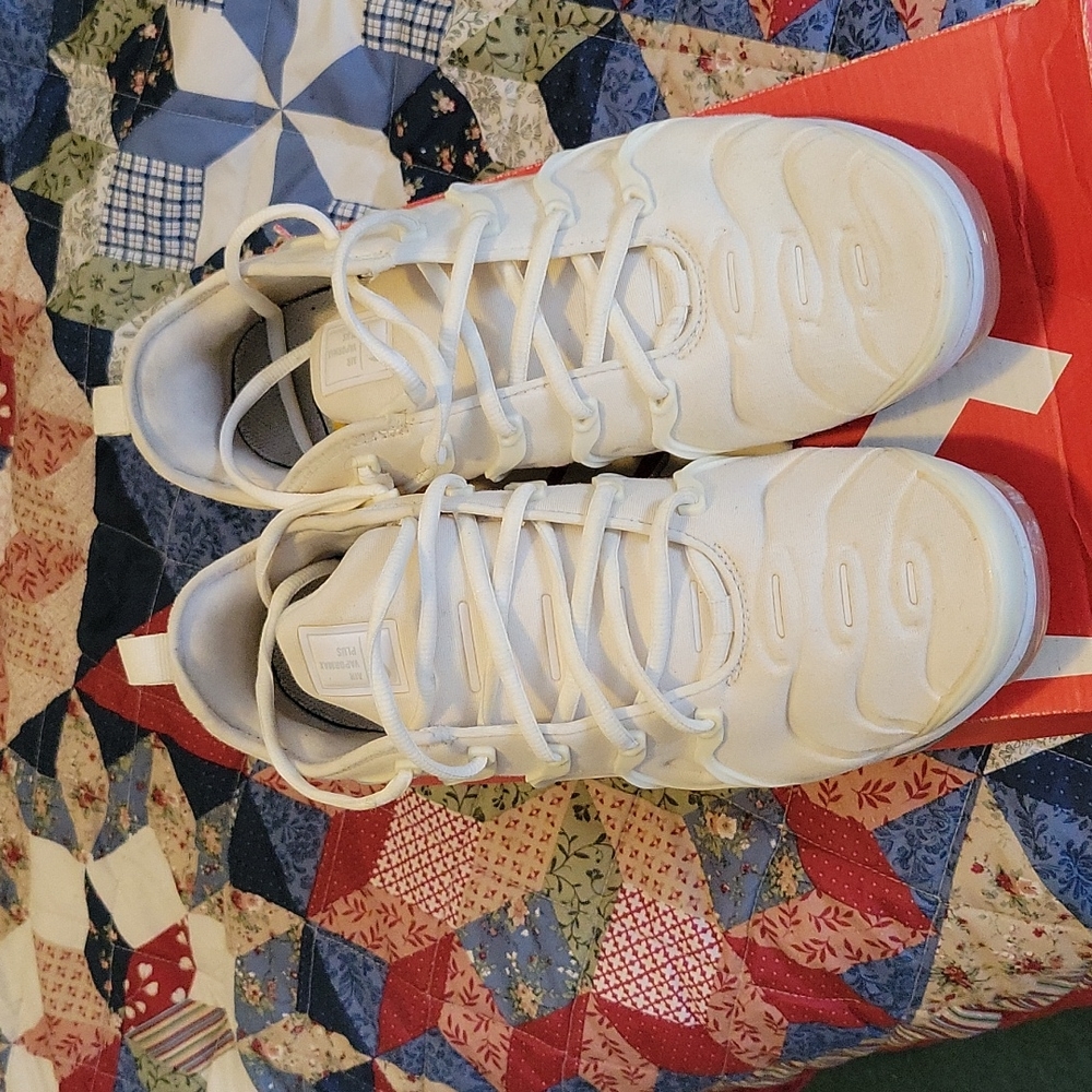 2018 white nike air vapormax